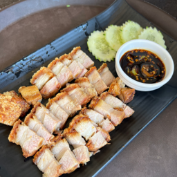 หมูกรอบ จานกลาง