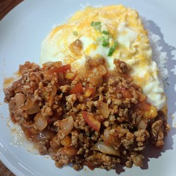 ครัวหมูหิว กะเพราพริกเเห้งไข่ข้น & ไข่กระทะ