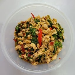 K -201 ผัดกะเพรา ไก่ หรือ หมูสับ