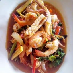 ข้าวผัดขี้เมาทะเล