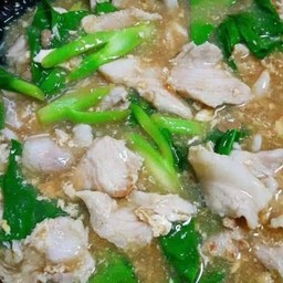 ราดหน้าหมูเส้นใหญ่