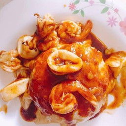 ข้าวไข่ข้นเครื่องแกงปลาหมึก