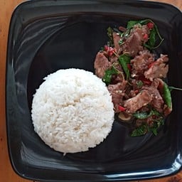 ข้าวราดกระเพราเนื้อตุ๋น
