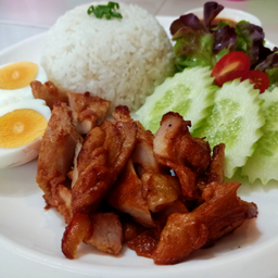 ข้าวหน้าไก่สไปร์ซี่ซอสจิ้มแจ่ว+ไข่ต้ม