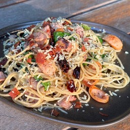 Aglio e Olio พาสต้าผัดพริกแห้ง เบคอนกรอบ Homemade