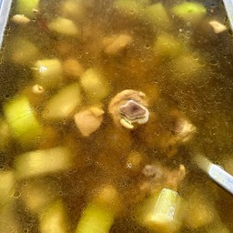 ไก่ต้มขมิ้น