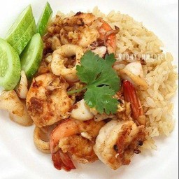 หมึก-กุ้งกระเทียมพริกไทย
