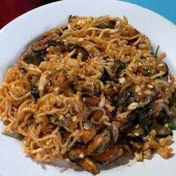 มาม่าผัดขี้เมาหอยแมลงภู่