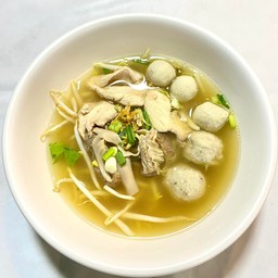 ก๋วยเตี๋ยวไฟเขียวลูกชิ้นศรีย่าน