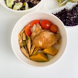 SC 17 Rice + Boiled Chicken Thigh With Soy Sauce