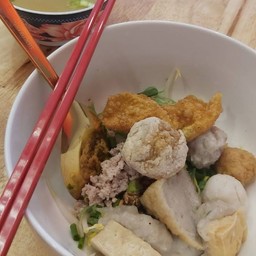 ก๋วยเตี๋ยวแคะ(แห้ง  น้ำ)