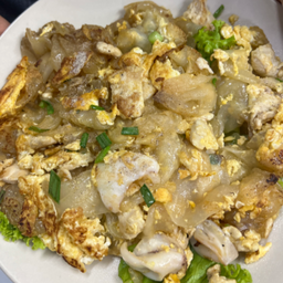 ก๋วยเตี๋ยวคั่วหมูนุ่ม