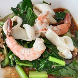 คะน้าหมึก-กุ้ง