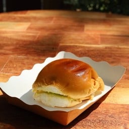 ขนมปังปิ้งสังขยาใบเตย