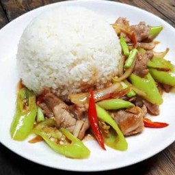 พริกหยวกหมูราดข้าว