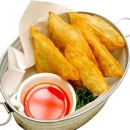 ซาโมซ่ากะเพราไก่