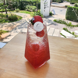 สตอเบอรี่ลิ้นจี่ทับทิมโซดา (เย็น)