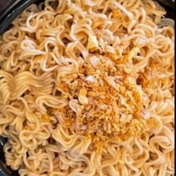 เส้นมาม่า