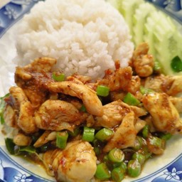 ผัดพริกแกงไก่