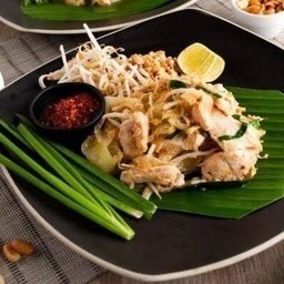 ผัดไทย ไก่ Pad Thai with Chicken
