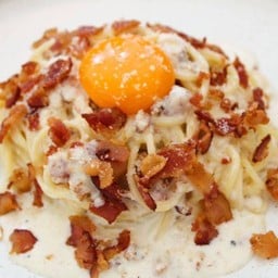สปาเก็ตตี้คาโบนาร่าเบคอน