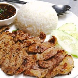 ข้าวสเต็กหมูน้ำจิ้มแจ๋ว