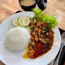 ข้าวกระเพราแซลมอน