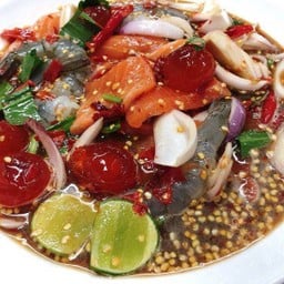 ยำกุ้งสดไข่แดง+แซลม่อน(ปลาร้า)