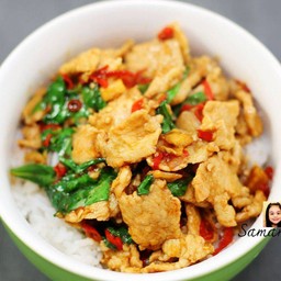 กระเพราหมูชิ้น ราดข้าว