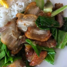 คุณจ้อยตามสั่ง ปู ปลาสลิด กุ้ง หมูกรอบ