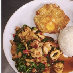 ข้าวร้านกระเพรารวมมิตร