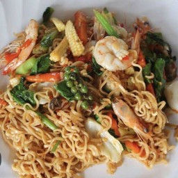 มาม่าผัดขี้เมารวมมิตร