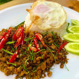 ข้าวราดคั่วกลิ้ง+ไข่ดาว