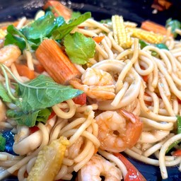 สปาเก็ตตี้ผัดกระเพา Spaghetti with basil fried ( Kapow)