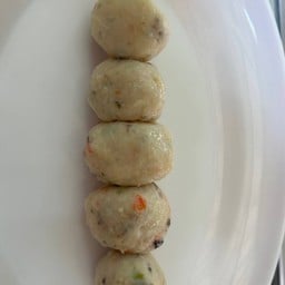 ลูกชิ้นทอด(เที่ยง) - ร้านชลนิชา