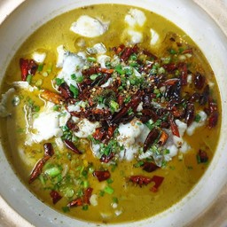 ปลากะพงต้มผักกาดดอง 酸菜鲈鱼