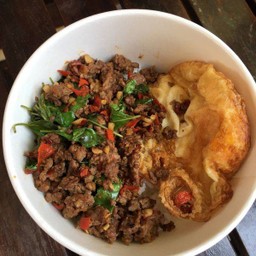 ข้าวกะเพราเนื้อโคขุน (สับ)