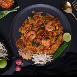 ผัดไทยซอสพริกเผานรกแตก(ไข่+กุ้งสด)