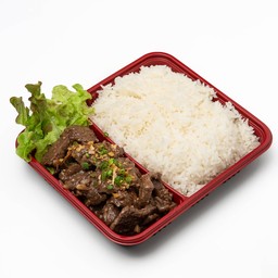 ข้าวผัดกระเทียมหน้ากะเพราเนื้อ