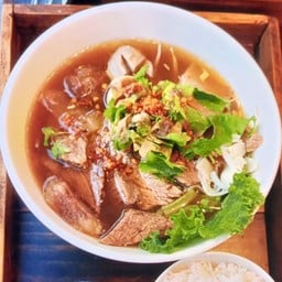 ก๋วยเตี๋ยวเนื้อหอม หัวหินทันสมัย