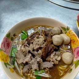 ก๋วยเตี๋ยวเนื้อรวมน้ำตก