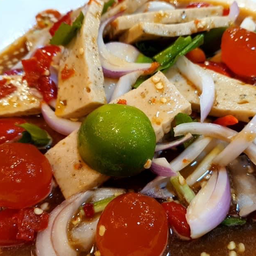 ยำหมูยอไข่แดงเค็ม