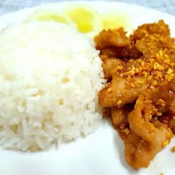 หมูกรอบ กระเพราลืมผัว ประชาอุทิศ