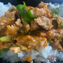 ข้าวฉู่ฉี่เนื้อชิ้น