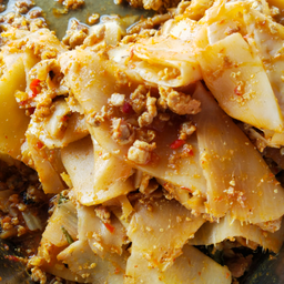 ผัดหน่อไม้ดอง ราดข้าว