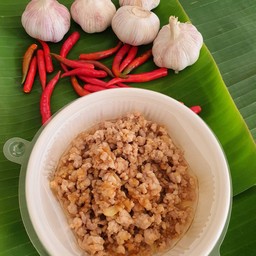 ข้าวหมูสับกะเทียม