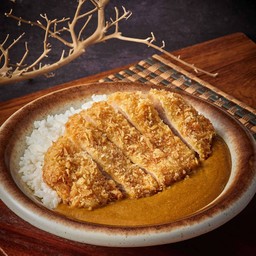 ข้าวแกงกะหรี่หมูคุโรบูตะทอด