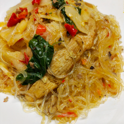 ผัดหน่อไม้ดองใส่วุ้นเส้น ราดข้าว