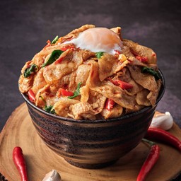 ข้าวกะเพราเบคอนไข่ออนเซน
