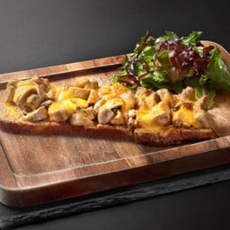 Cheesy mushroom tartine